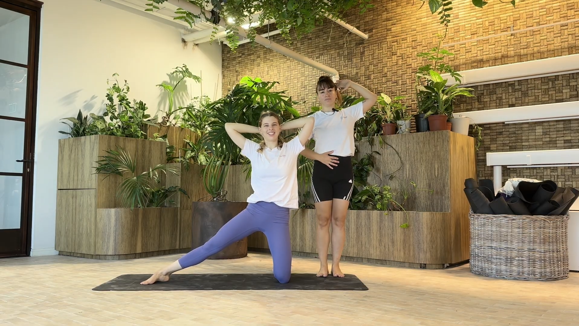 שיעורי פילאטיס וחיזוק בקורס הריקוד הדיגיטלי - Simply Dance